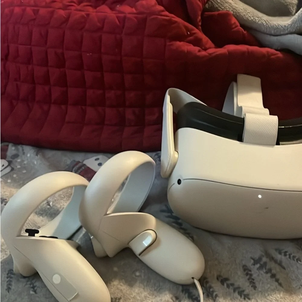 VR Headset and Controllers - White